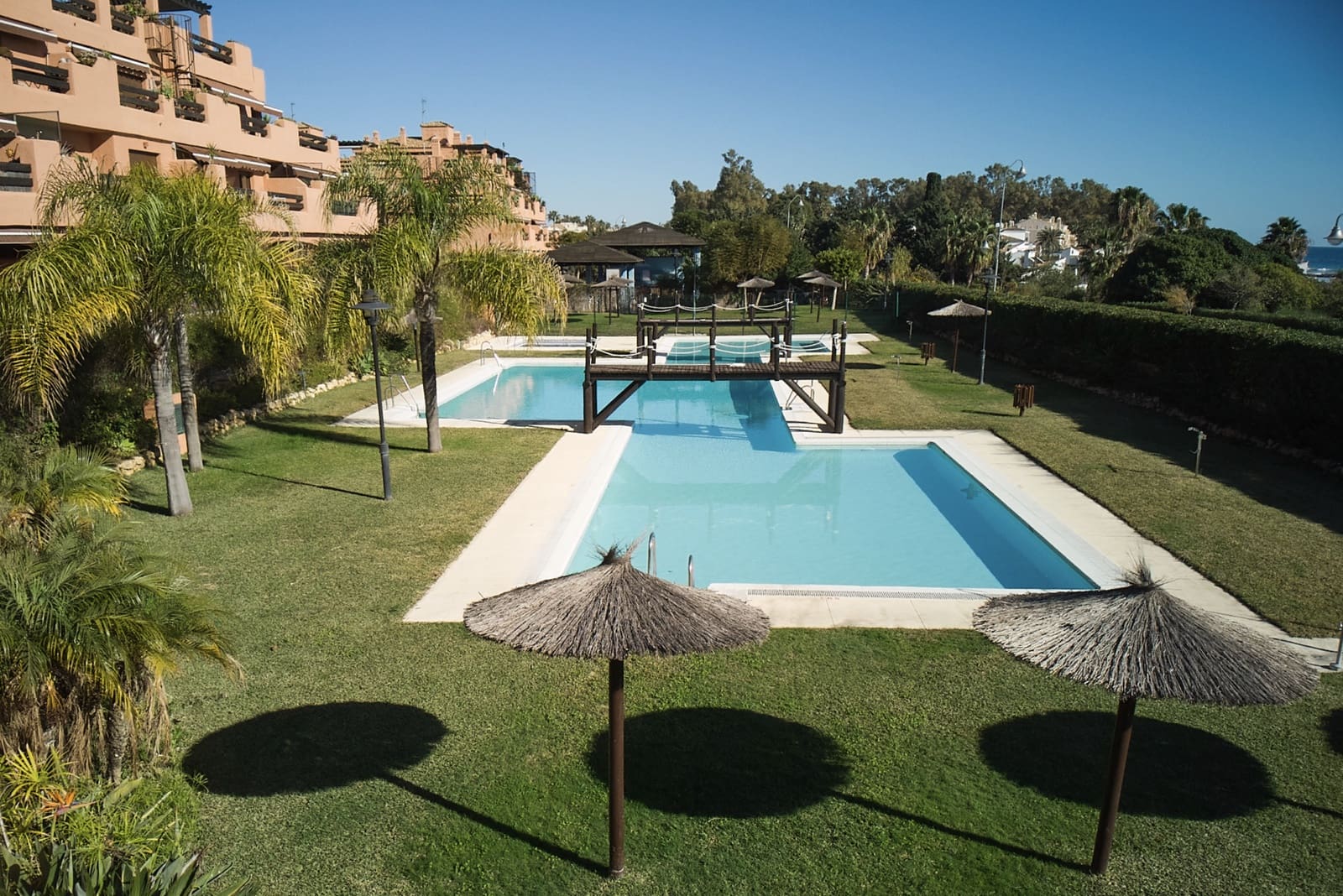 2 quarto Penthouse para venda em Estepona com piscina garagem - 850 000 € (Ref: 10025271)