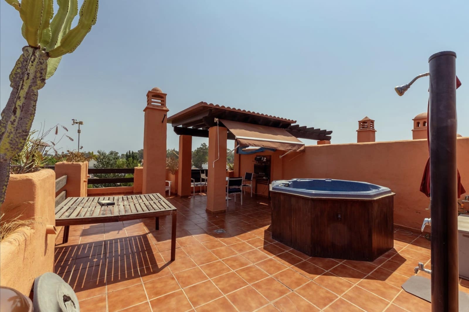 2 quarto Penthouse para venda em Estepona com piscina garagem - 850 000 € (Ref: 10025271)