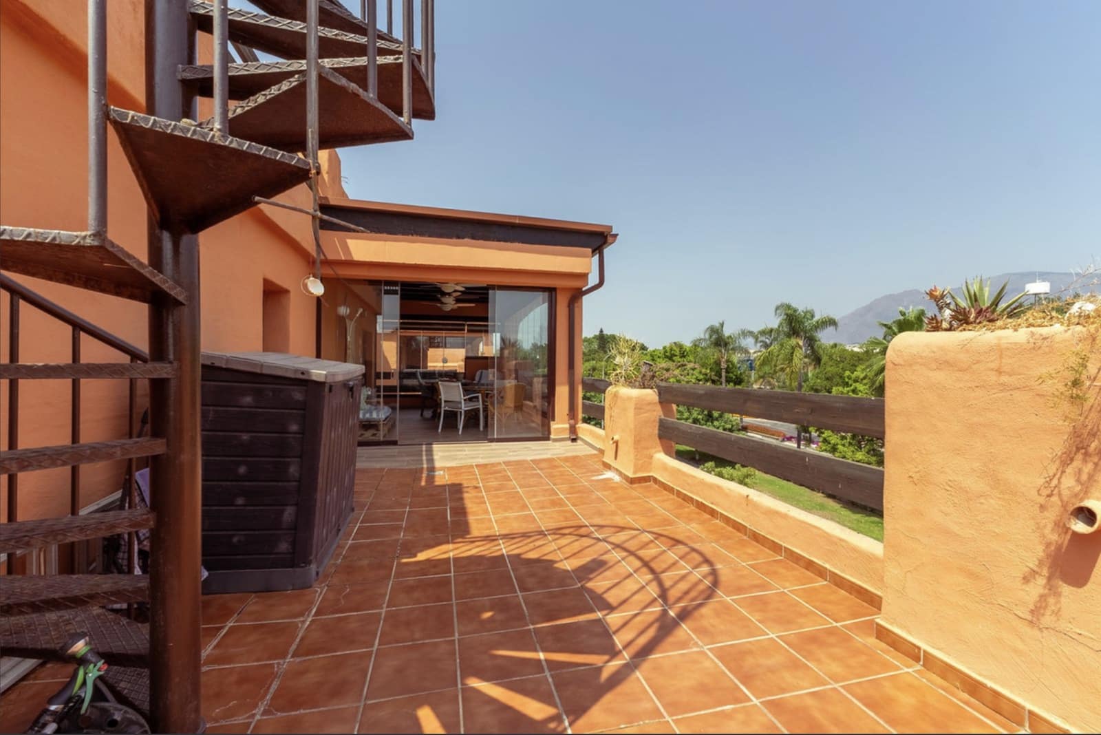 2 quarto Penthouse para venda em Estepona com piscina garagem - 850 000 € (Ref: 10025271)