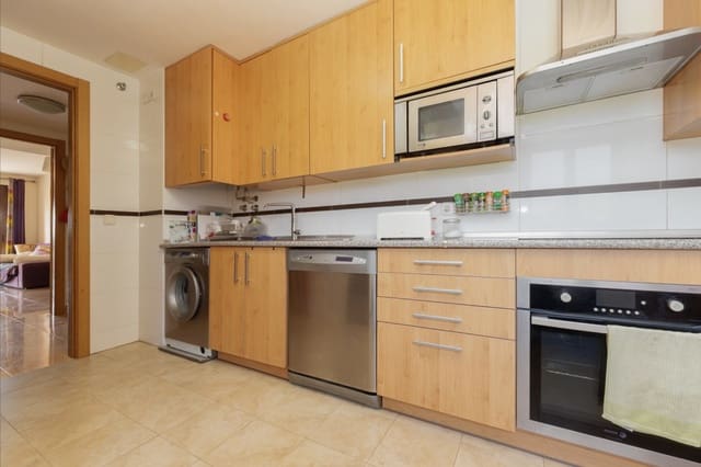2 quarto Penthouse para venda em Estepona com piscina garagem - 850 000 € (Ref: 10025271)