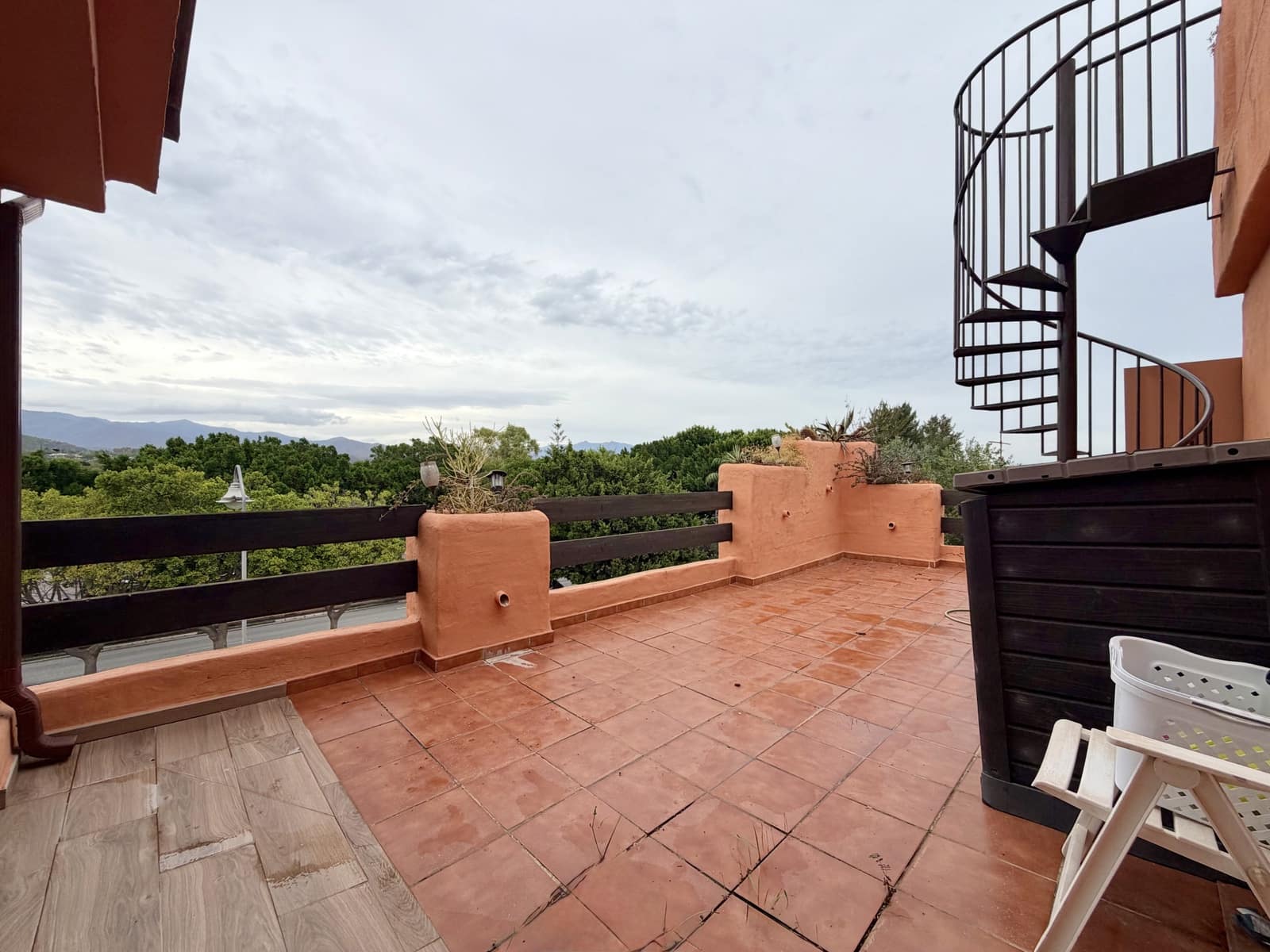 2 soverom Penthouse til salgs i Estepona med svømmebasseng garasje - € 730 000 (Ref: 10025271)