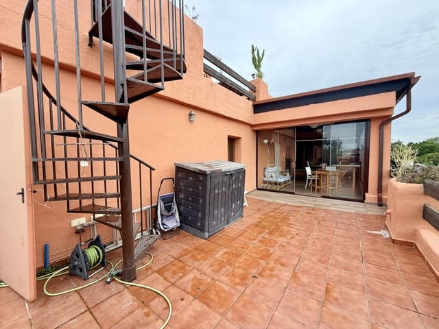 2 soverom Penthouse til salgs i Estepona med svømmebasseng garasje - € 730 000 (Ref: 10025271)