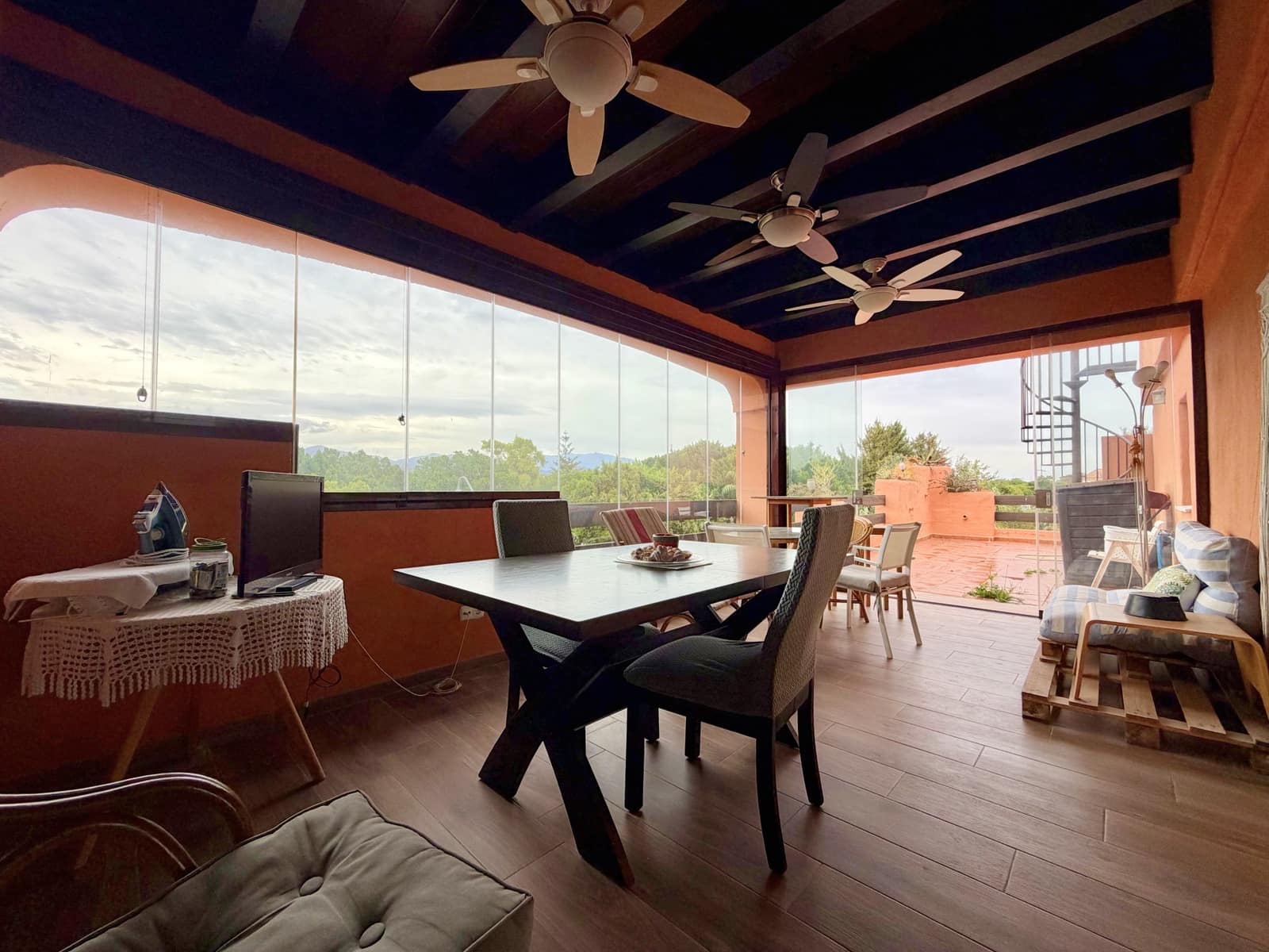 2 soverom Penthouse til salgs i Estepona med svømmebasseng garasje - € 730 000 (Ref: 10025271)