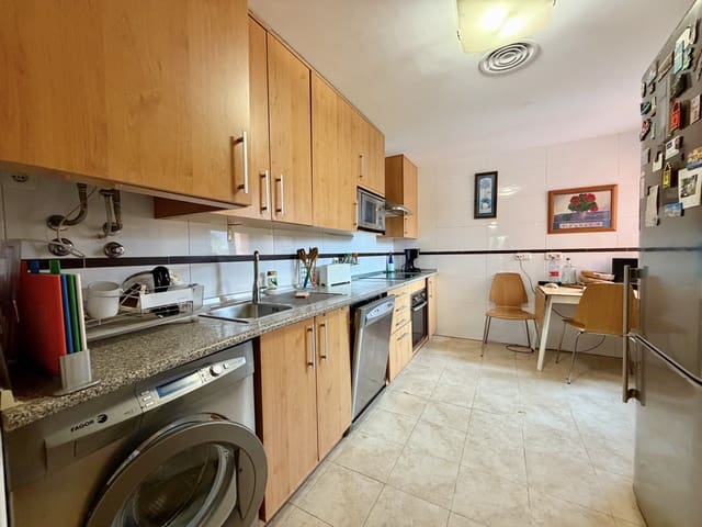 2 soverom Penthouse til salgs i Estepona med svømmebasseng garasje - € 730 000 (Ref: 10025271)