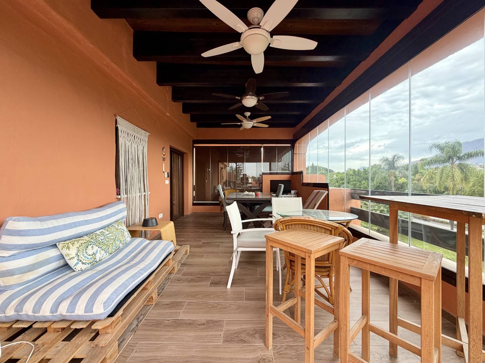 2 soverom Penthouse til salgs i Estepona med svømmebasseng garasje - € 730 000 (Ref: 10025271)