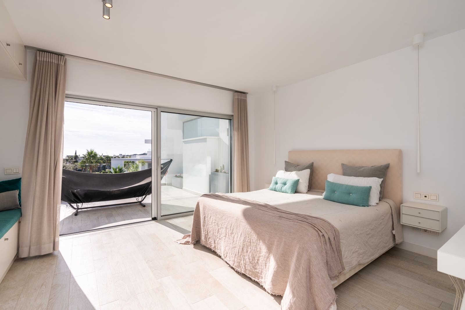 3 sypialnia Apartament na sprzedaż w Casares z basenem garażem - 790 000 € (Ref: 10035050)