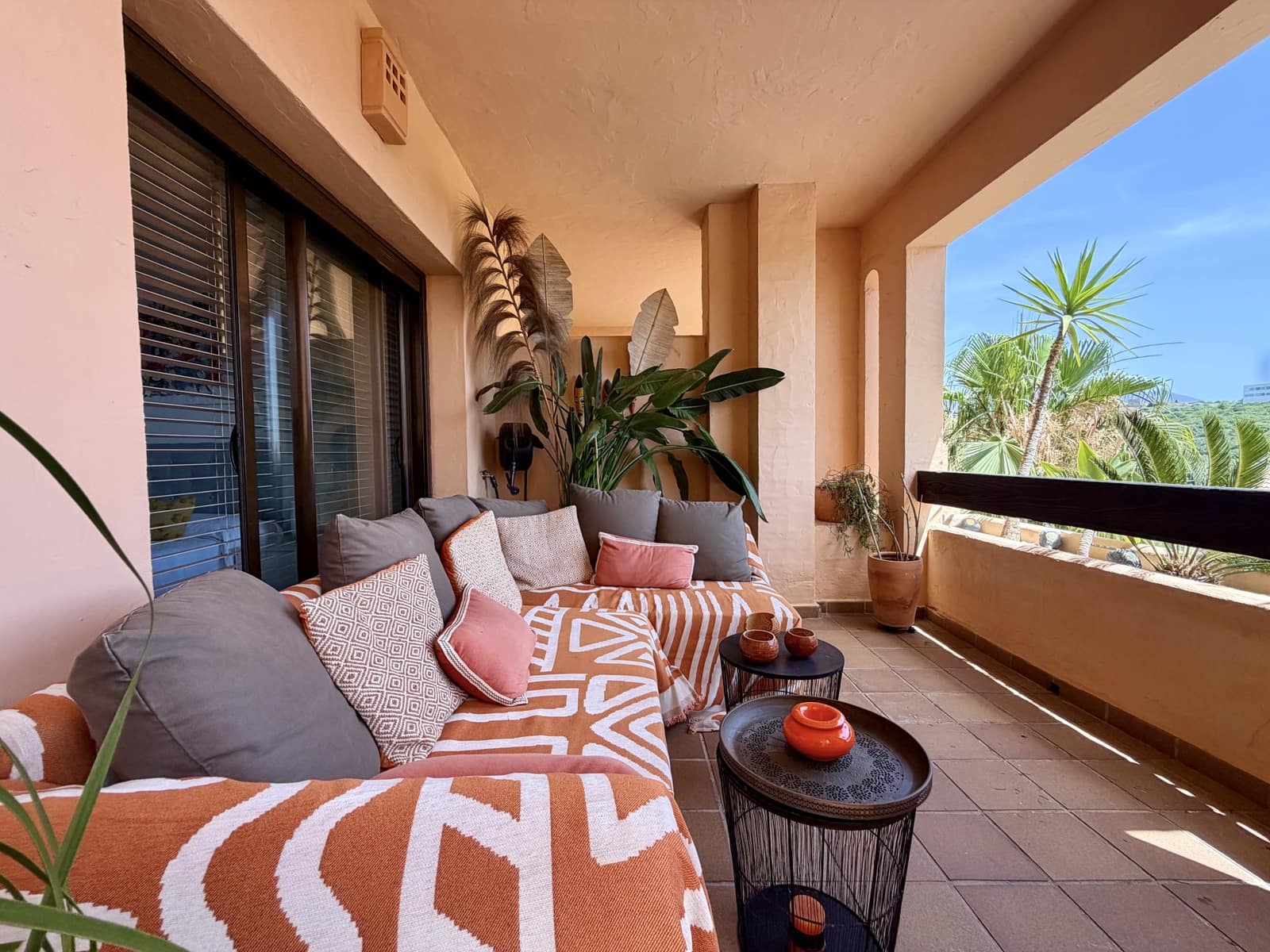 2 bedroom Apartment for rent in Manilva with pool garage - € 1,400 (Ref: 10037120)