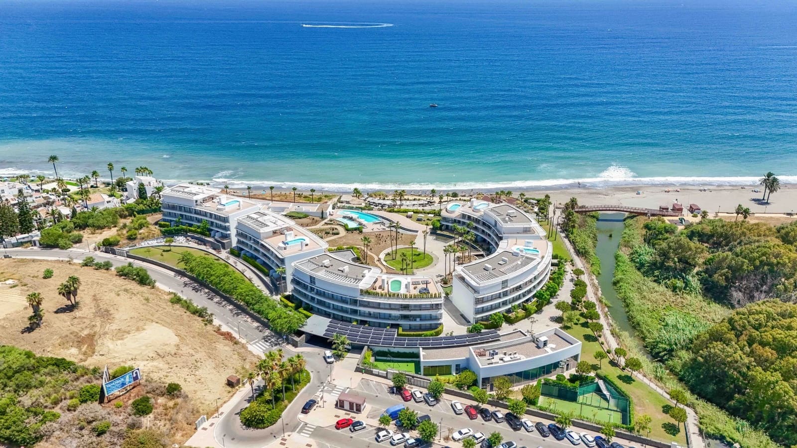 2 soverom Leilighet til salgs i Estepona med svømmebasseng garasje - € 898 000 (Ref: 10075447)
