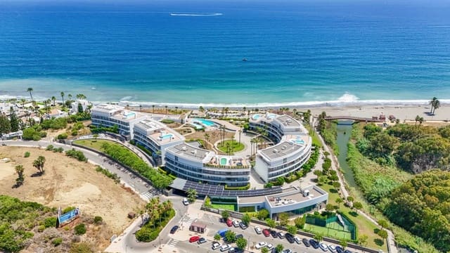 2 slaapkamer Appartement te koop in Guadalobón, Estepona met zwembad garage - € 898.000 (Ref: 10075447)