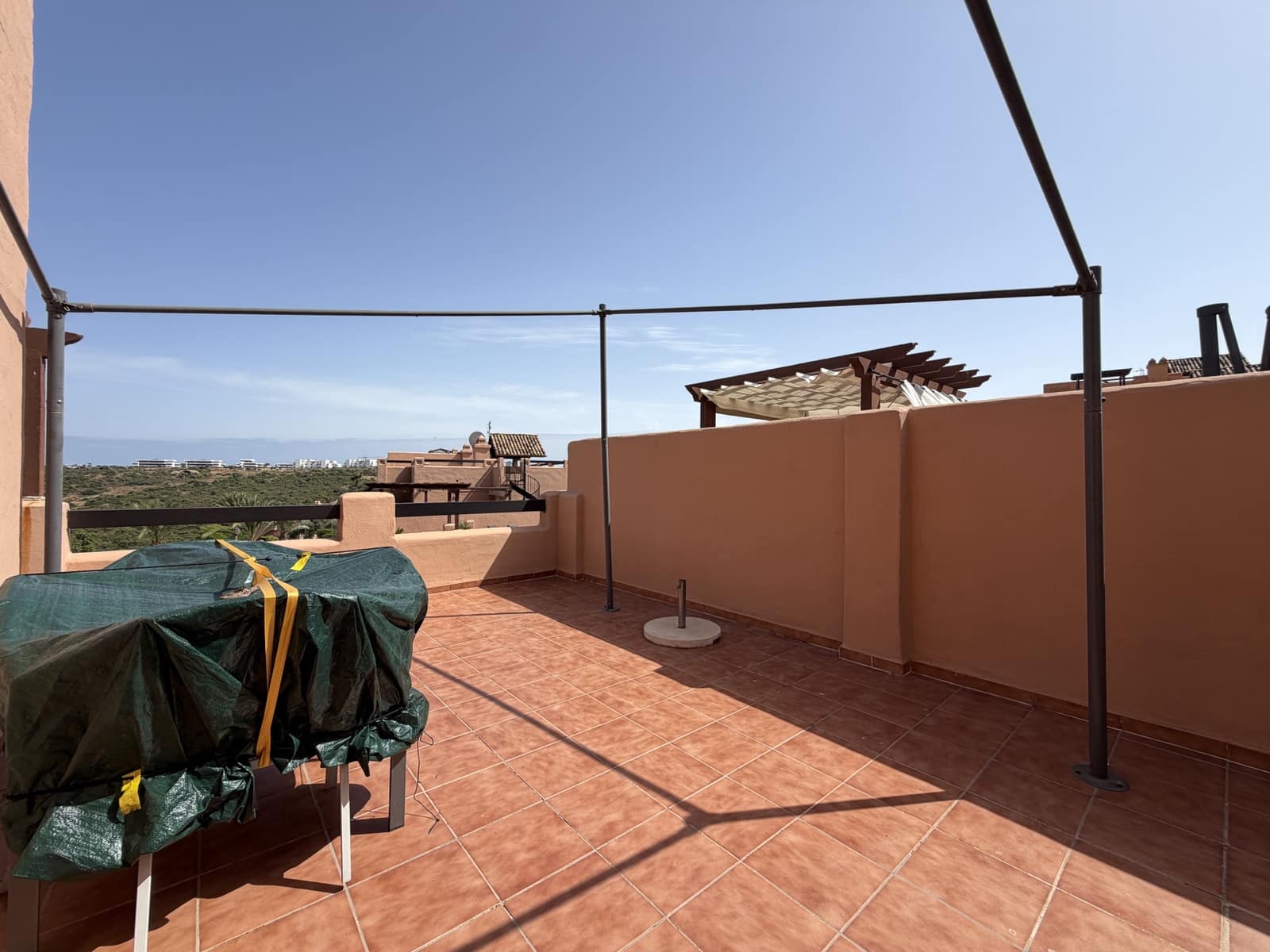 3 sypialnia Penthouse do wynajęcia w Casares z basenem garażem - 1 600 € (Ref: 10077762)