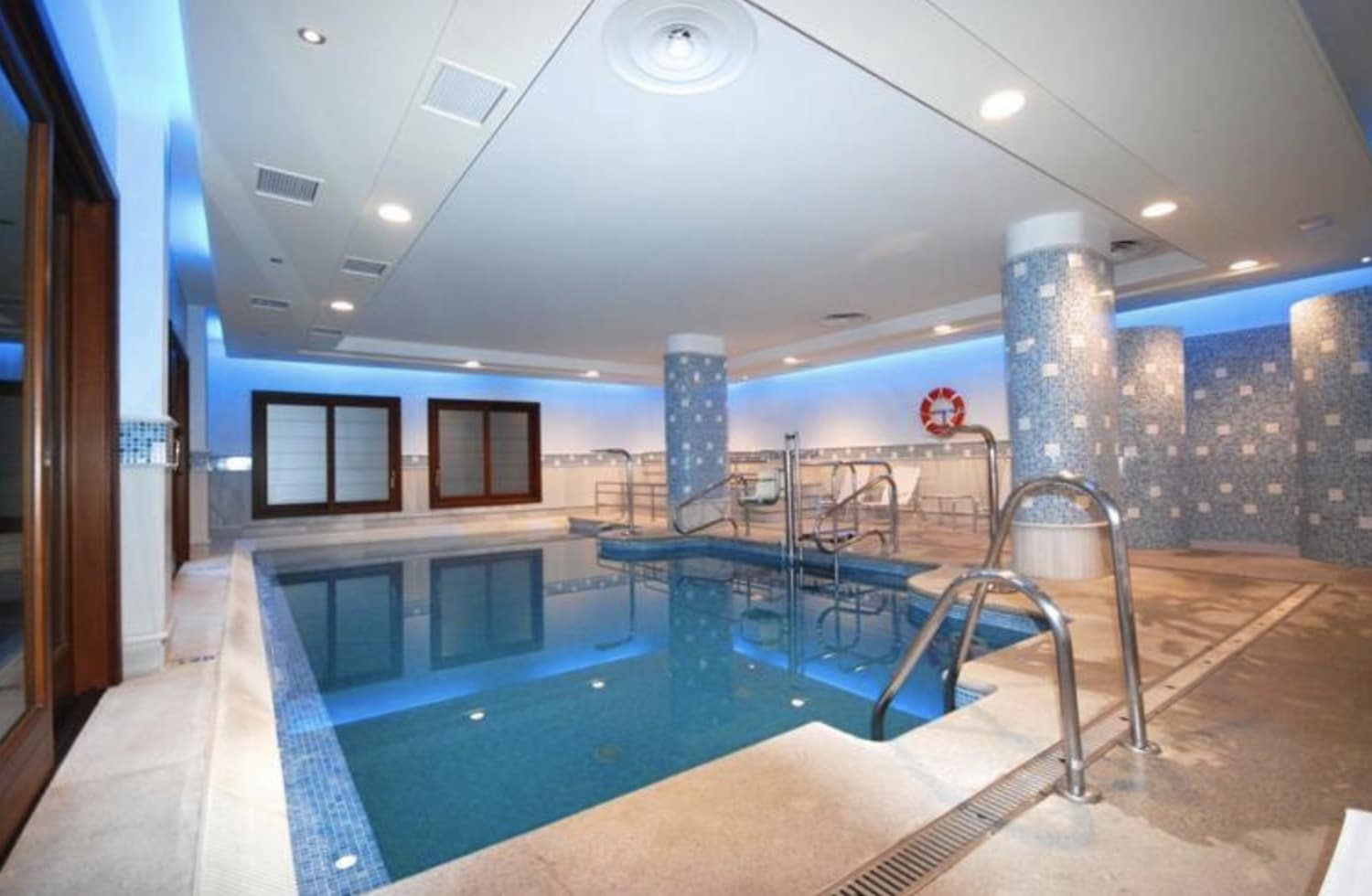 2 quarto Apartamento para venda em Estepona com piscina garagem - 750 000 € (Ref: 10077763)