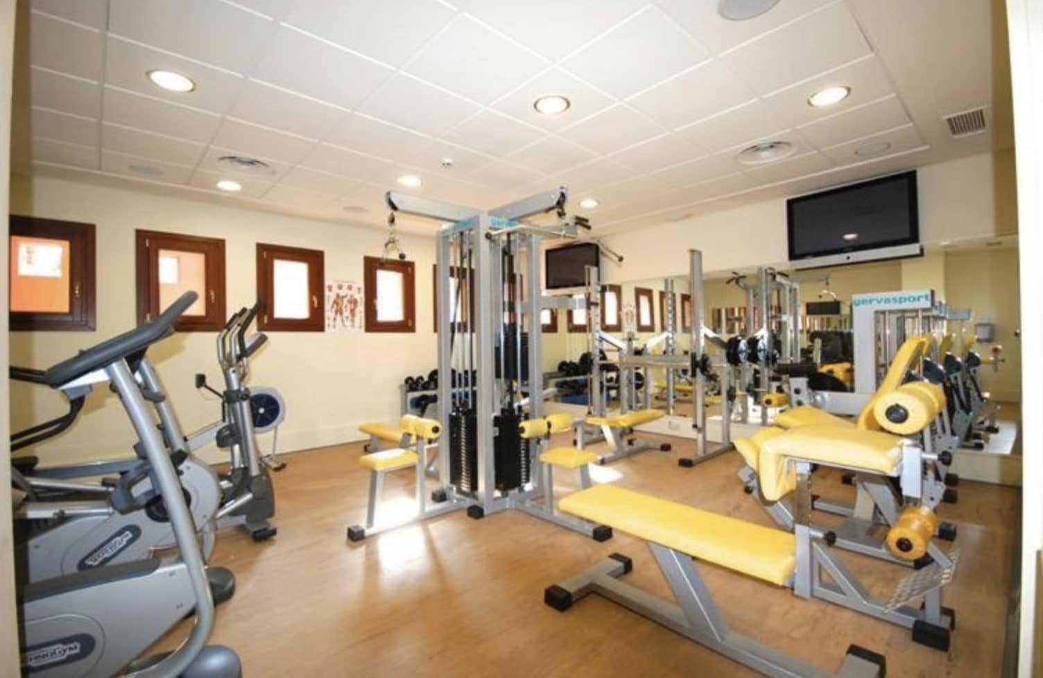 2 quarto Apartamento para venda em Estepona com piscina garagem - 750 000 € (Ref: 10077763)
