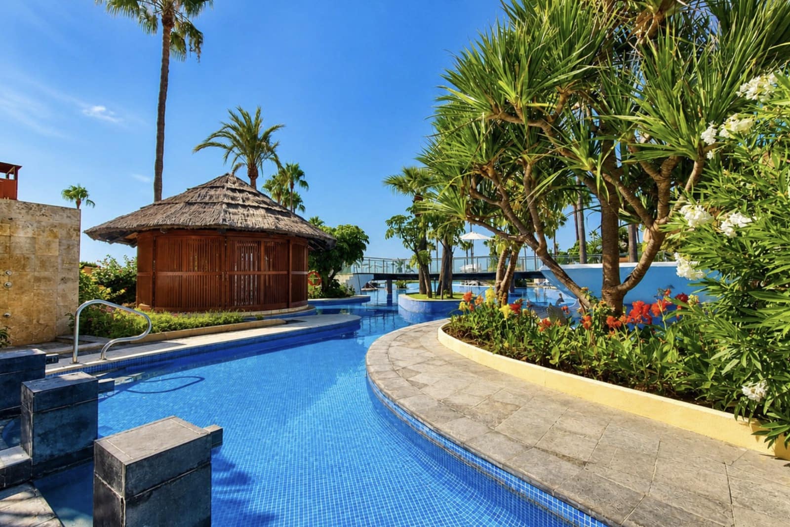 2 quarto Apartamento para venda em Estepona com piscina garagem - 750 000 € (Ref: 10077763)