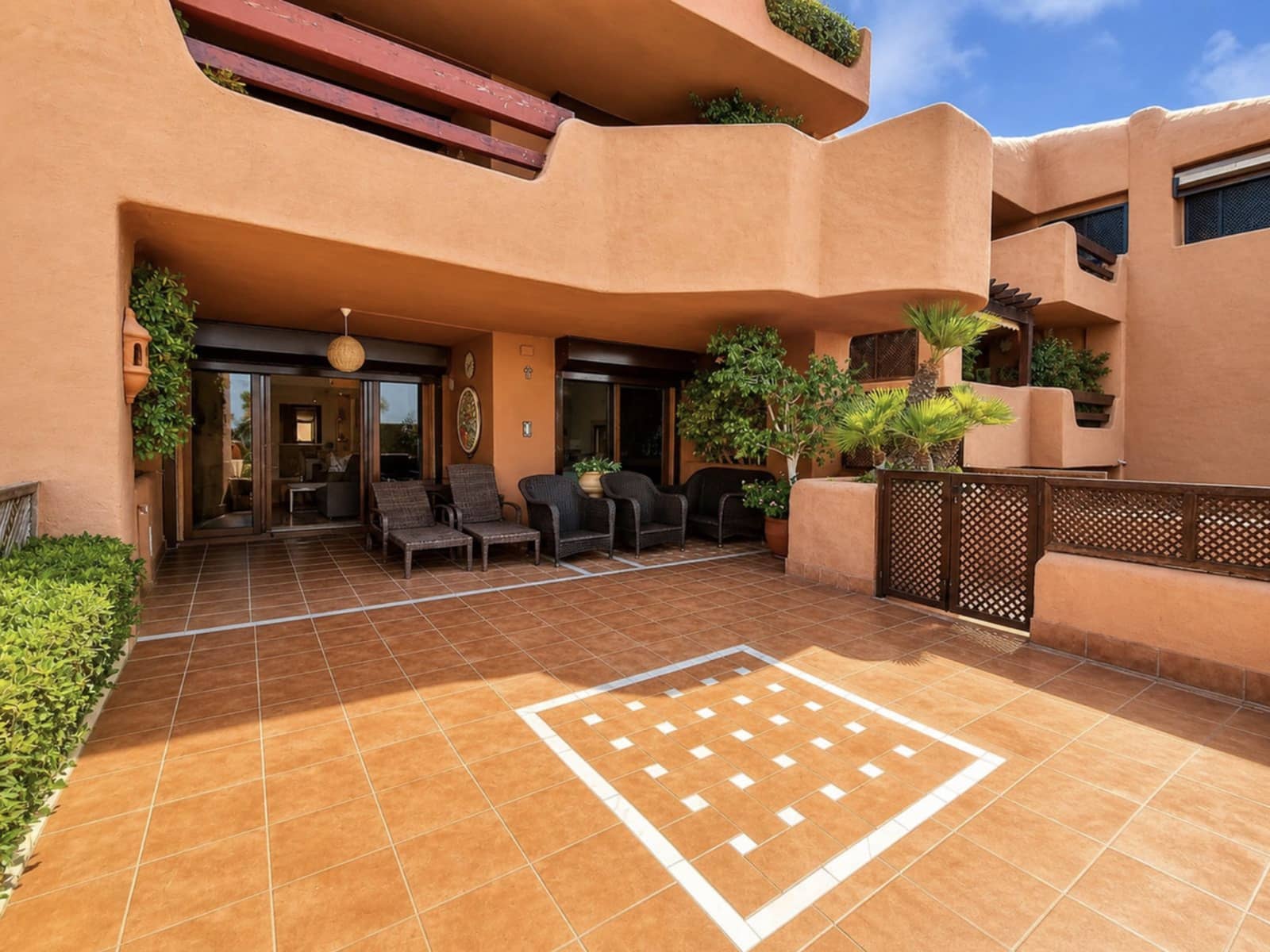 2 quarto Apartamento para venda em Estepona com piscina garagem - 750 000 € (Ref: 10077763)