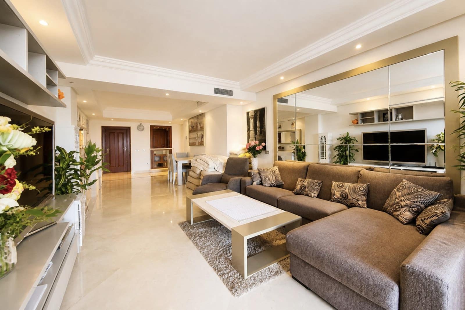 2 quarto Apartamento para venda em Estepona com piscina garagem - 750 000 € (Ref: 10077763)