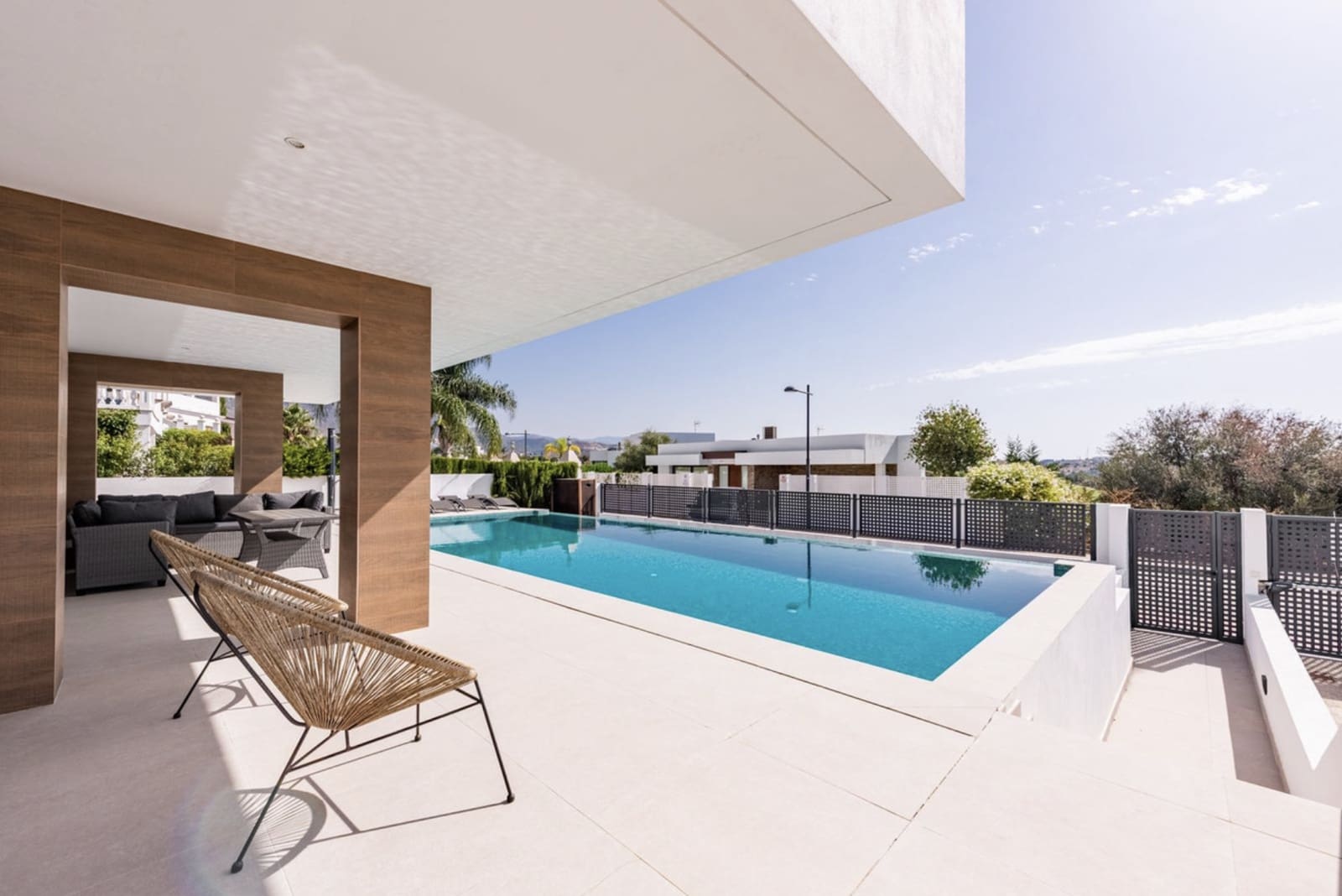 3 Zimmer Villa zu verkaufen in Estepona mit Pool Garage - 1.395.000 € (Ref: 10080590)