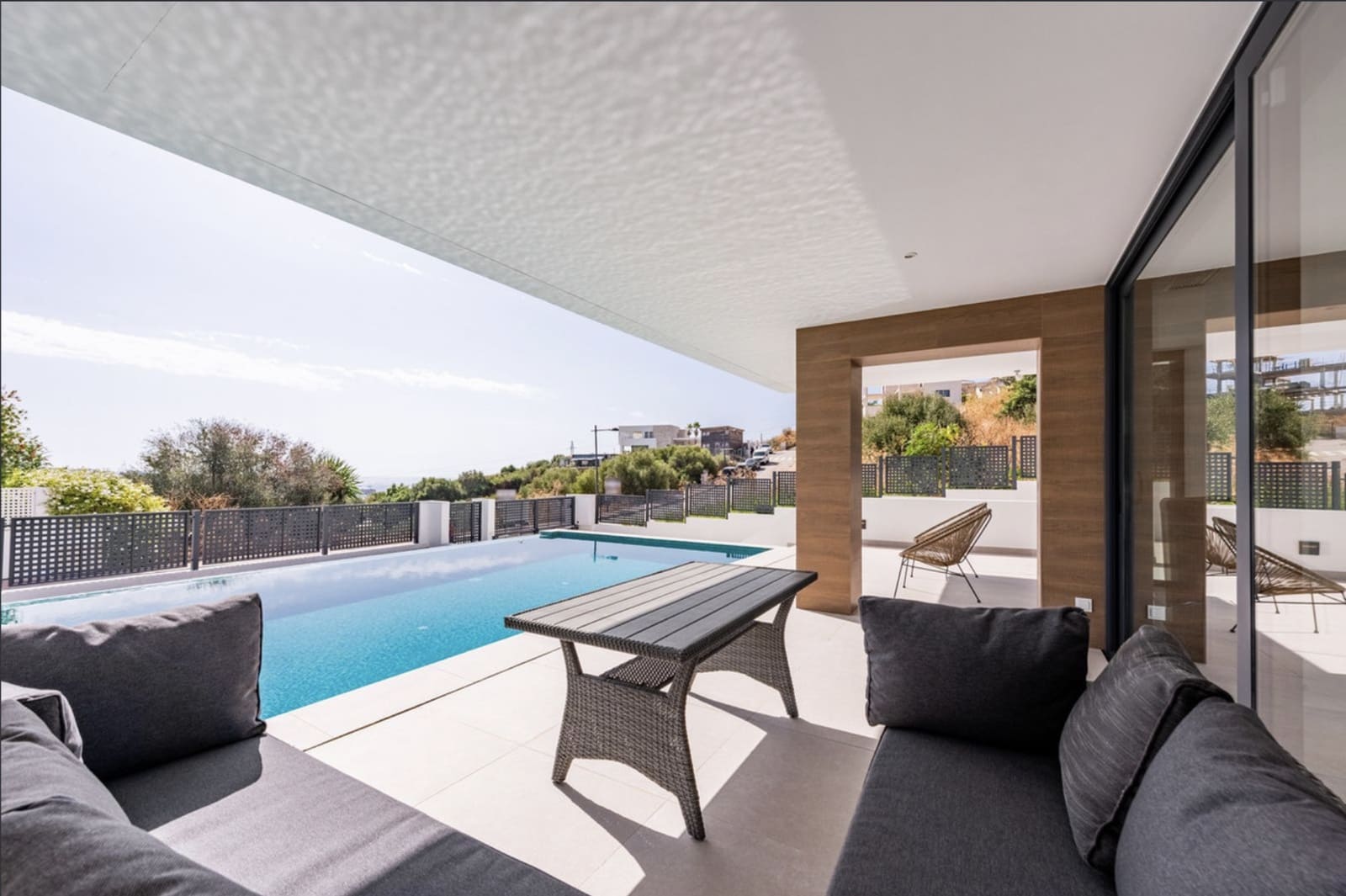 3 Zimmer Villa zu verkaufen in Estepona mit Pool Garage - 1.395.000 € (Ref: 10080590)