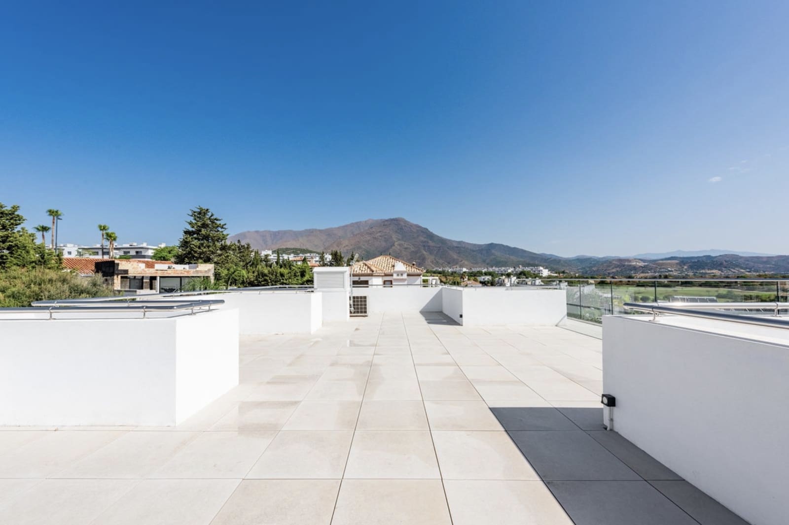 3 Zimmer Villa zu verkaufen in Estepona mit Pool Garage - 1.395.000 € (Ref: 10080590)