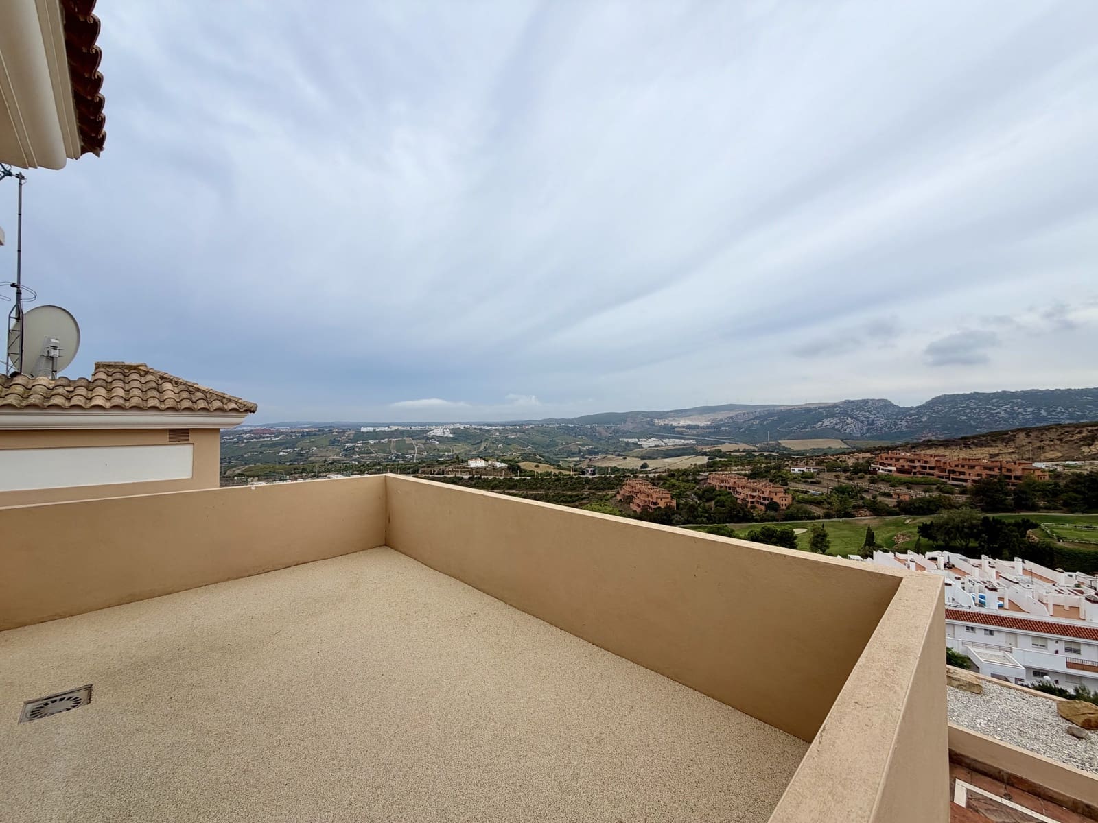 3 chambre Penthouse à vendre à Casares avec piscine garage - 560 000 € (Ref: 10135853)
