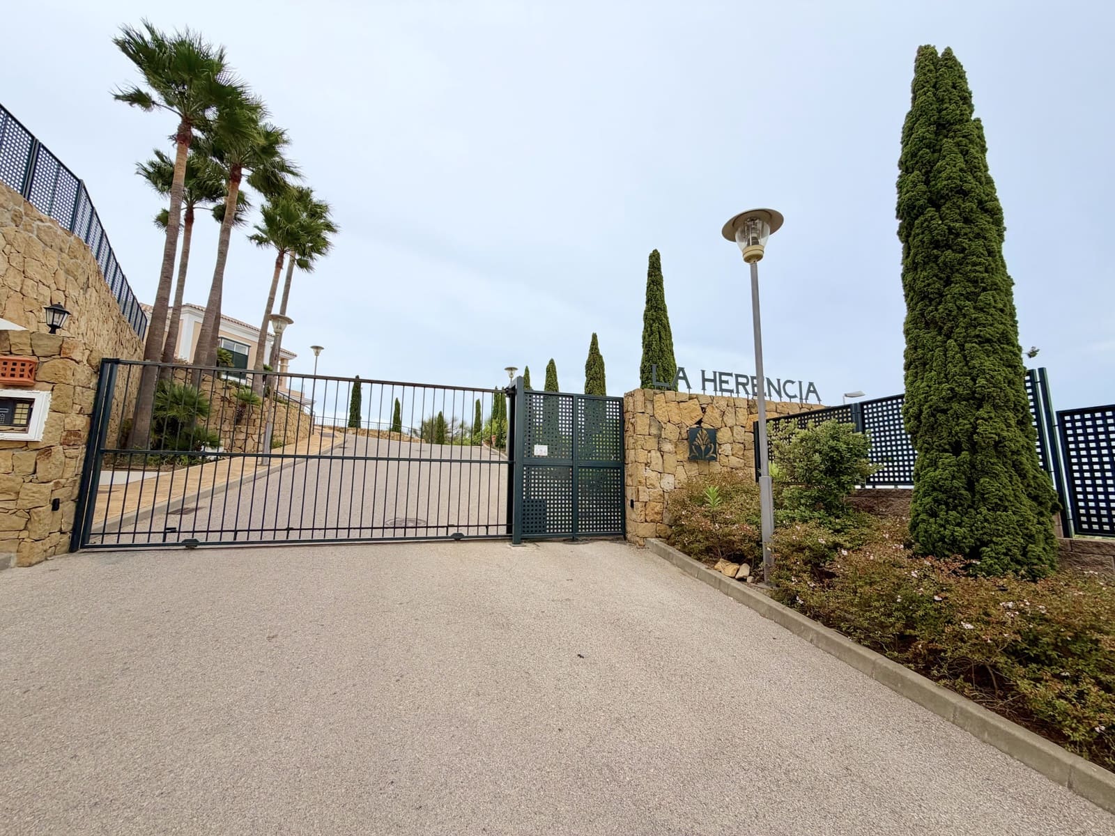 3 chambre Penthouse à vendre à Casares avec piscine garage - 560 000 € (Ref: 10135853)