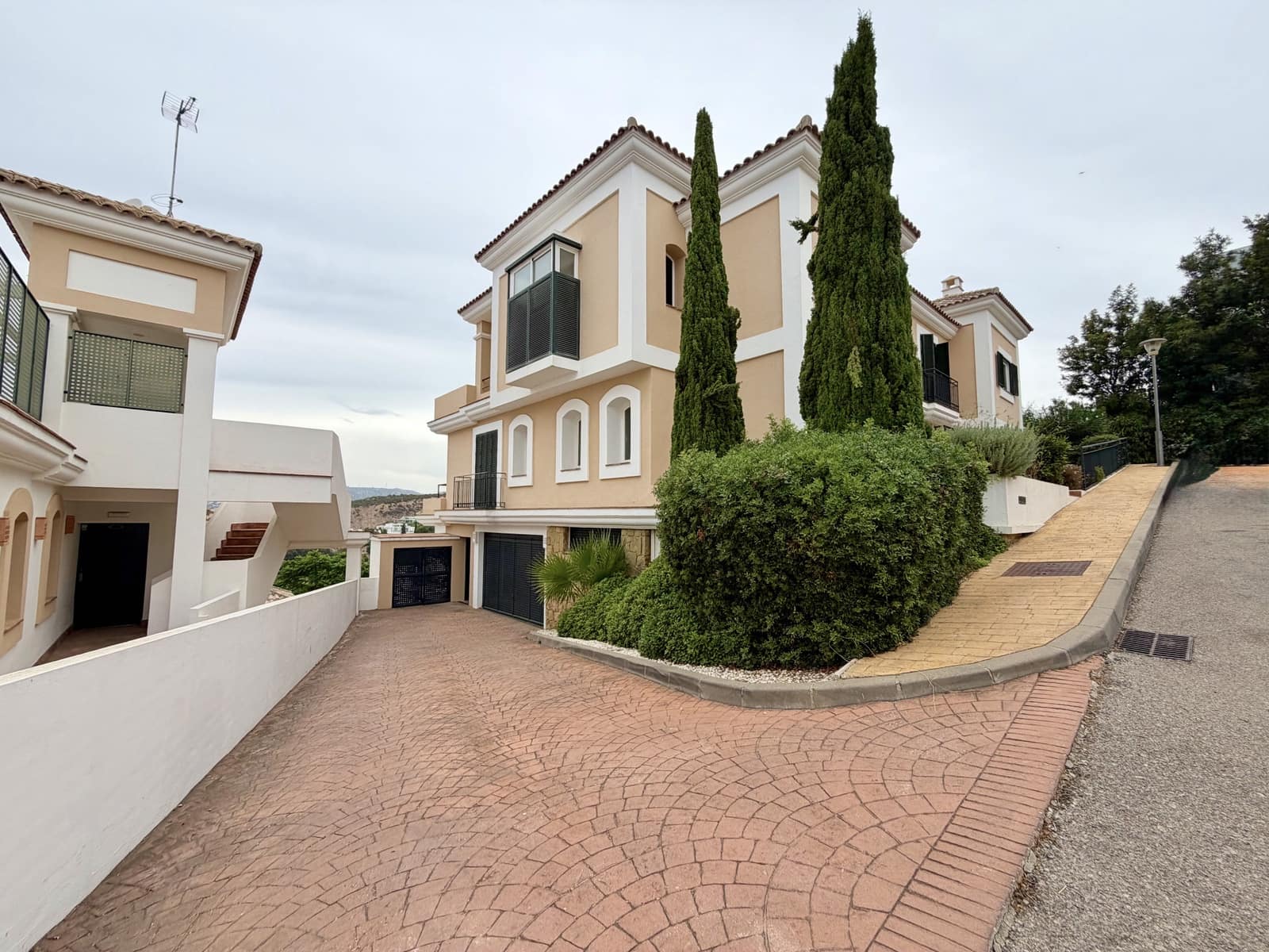 3 chambre Penthouse à vendre à Casares avec piscine garage - 560 000 € (Ref: 10135853)