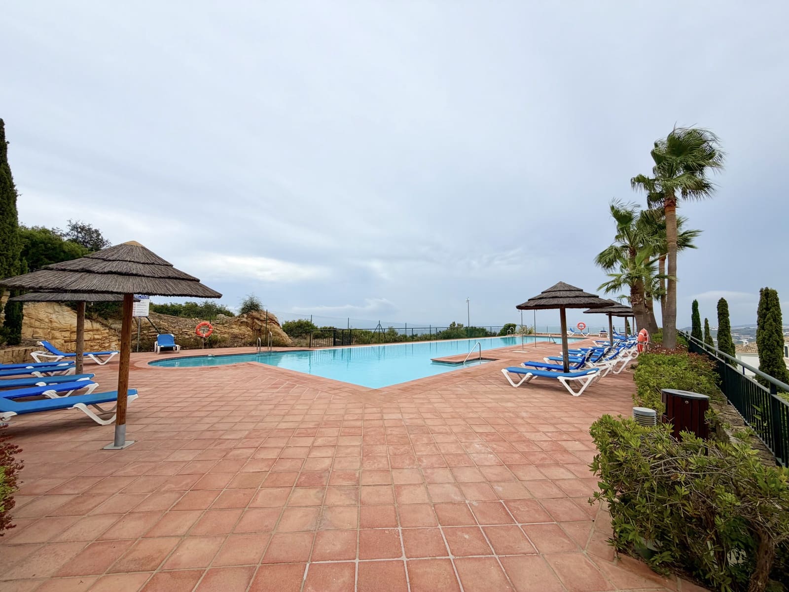3 chambre Penthouse à vendre à Casares avec piscine garage - 560 000 € (Ref: 10135853)