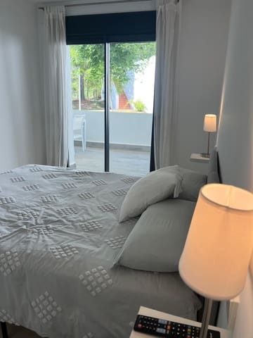 2 Zimmer Apartment zu vermieten in La Concha - Resina Golf, Estepona mit Pool Garage - 2.200 € (Ref: 10139373)