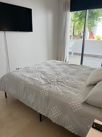 2 Zimmer Apartment zu vermieten in La Concha - Resina Golf, Estepona mit Pool Garage - 2.200 € (Ref: 10139373)