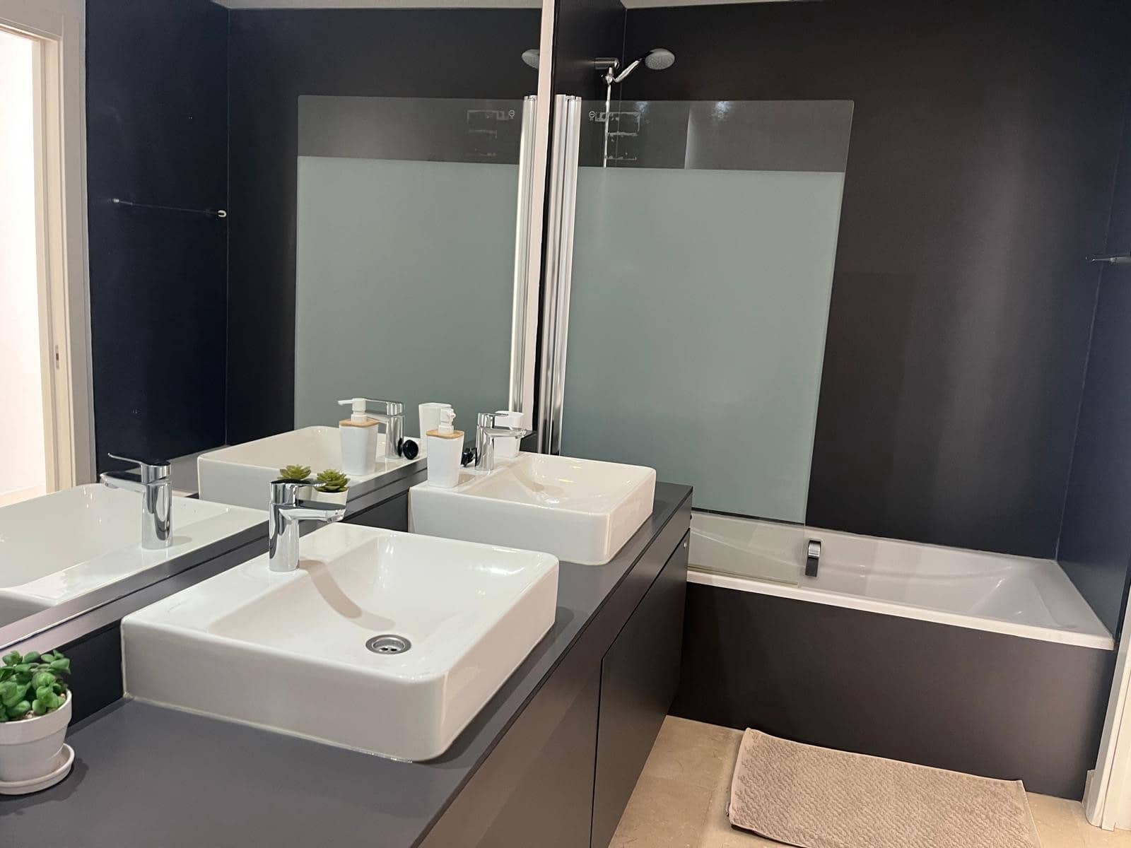 2 sypialnia Apartament do wynajęcia w Estepona z basenem garażem - 2 200 € (Ref: 10139373)