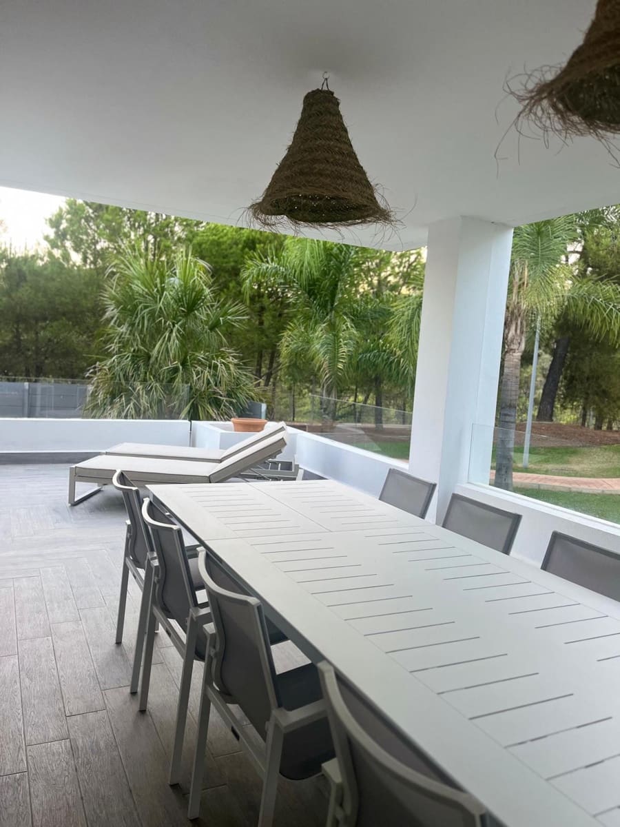 2 sypialnia Apartament do wynajęcia w Estepona z basenem garażem - 2 200 € (Ref: 10139373)