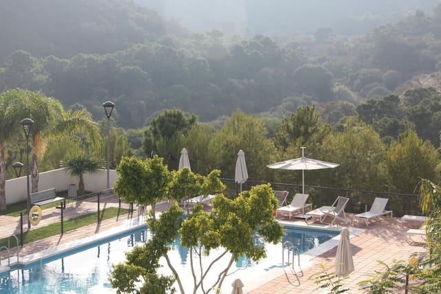 2 Zimmer Apartment zu vermieten in La Concha - Resina Golf, Estepona mit Pool Garage - 2.200 € (Ref: 10139373)