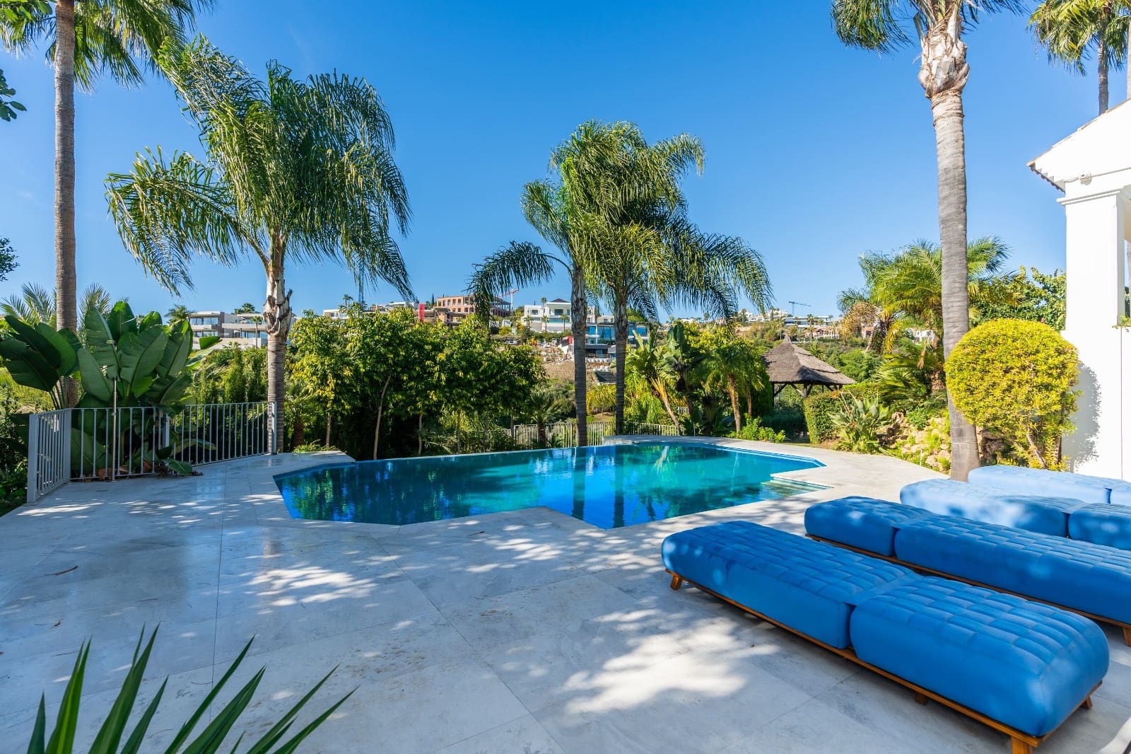 5 camera da letto Villa in vendita in El Paraiso con piscina garage - 2.850.000 € (Rif: 10142109)