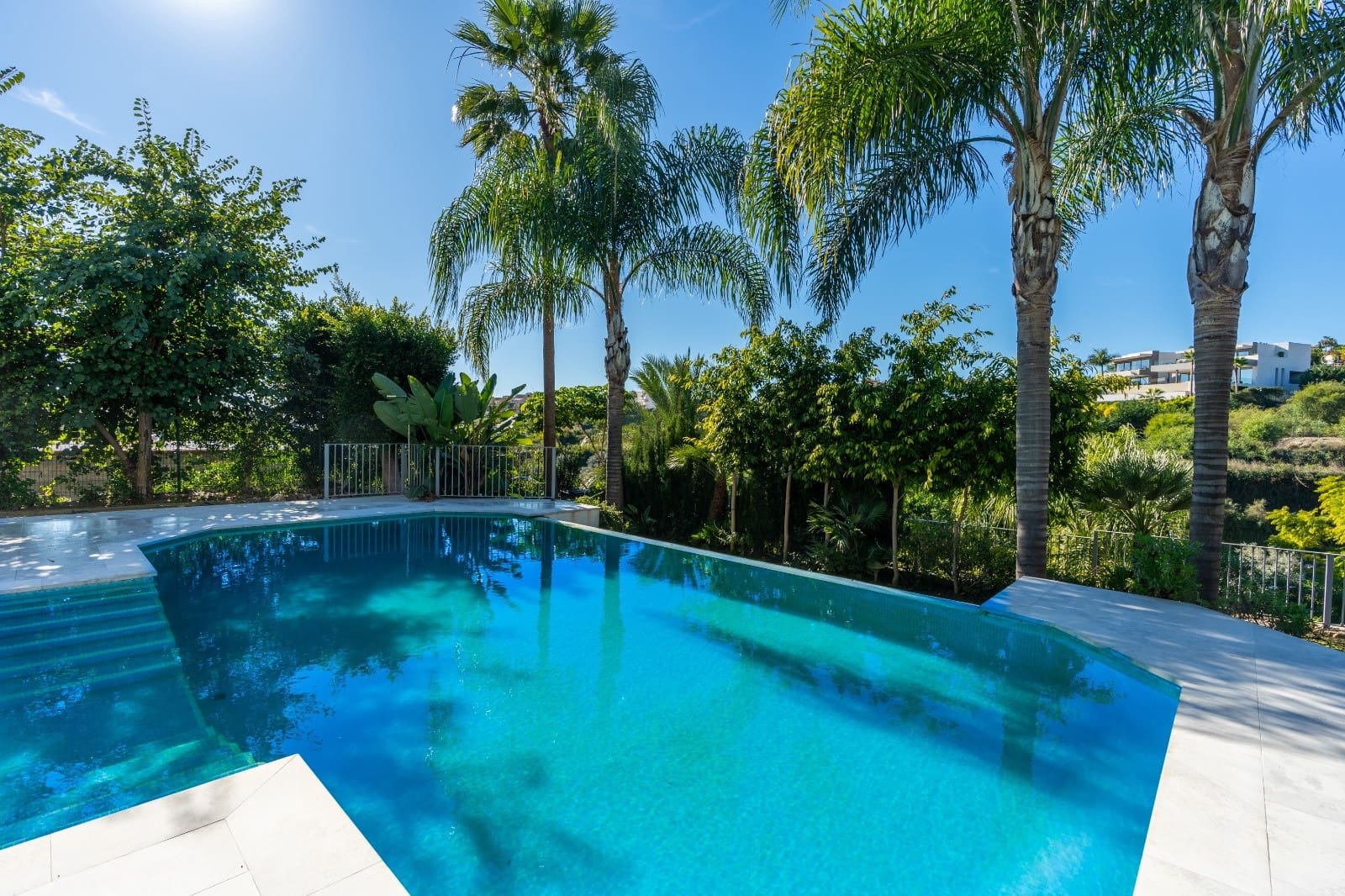 5 camera da letto Villa in vendita in El Paraiso con piscina garage - 2.850.000 € (Rif: 10142109)