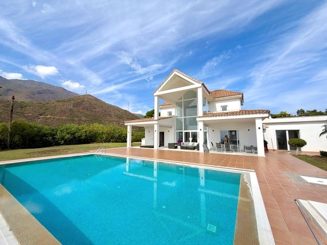 4 quarto Moradia para venda em Altos de Estepona, Estepona com piscina garagem - 2 500 000 € (Ref: 10148440)