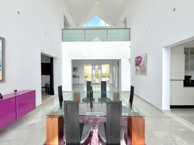 4 quarto Moradia para venda em Altos de Estepona, Estepona com piscina garagem - 2 500 000 € (Ref: 10148440)