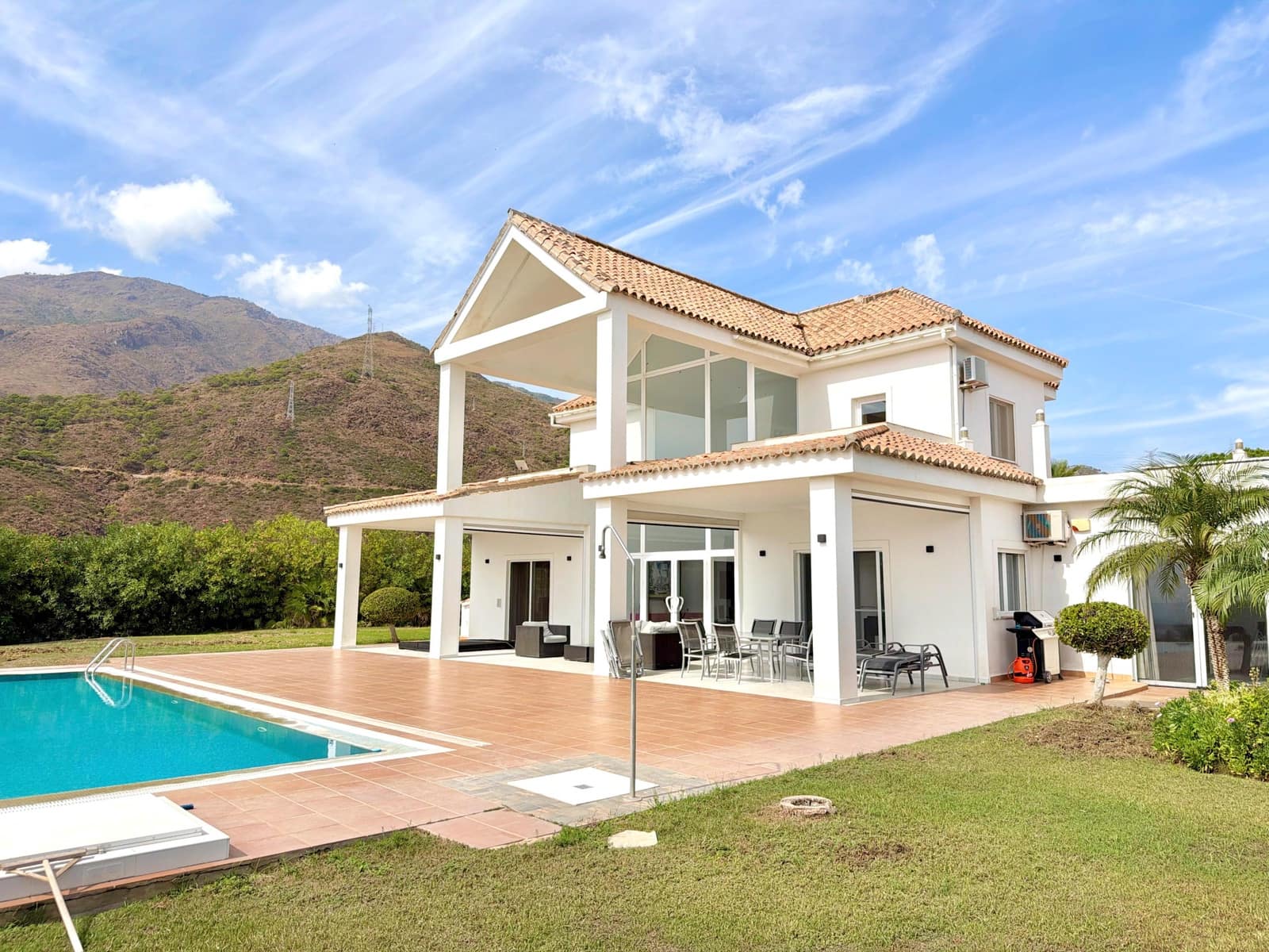 4 quarto Moradia para venda em Estepona com piscina garagem - 2 500 000 € (Ref: 10148440)