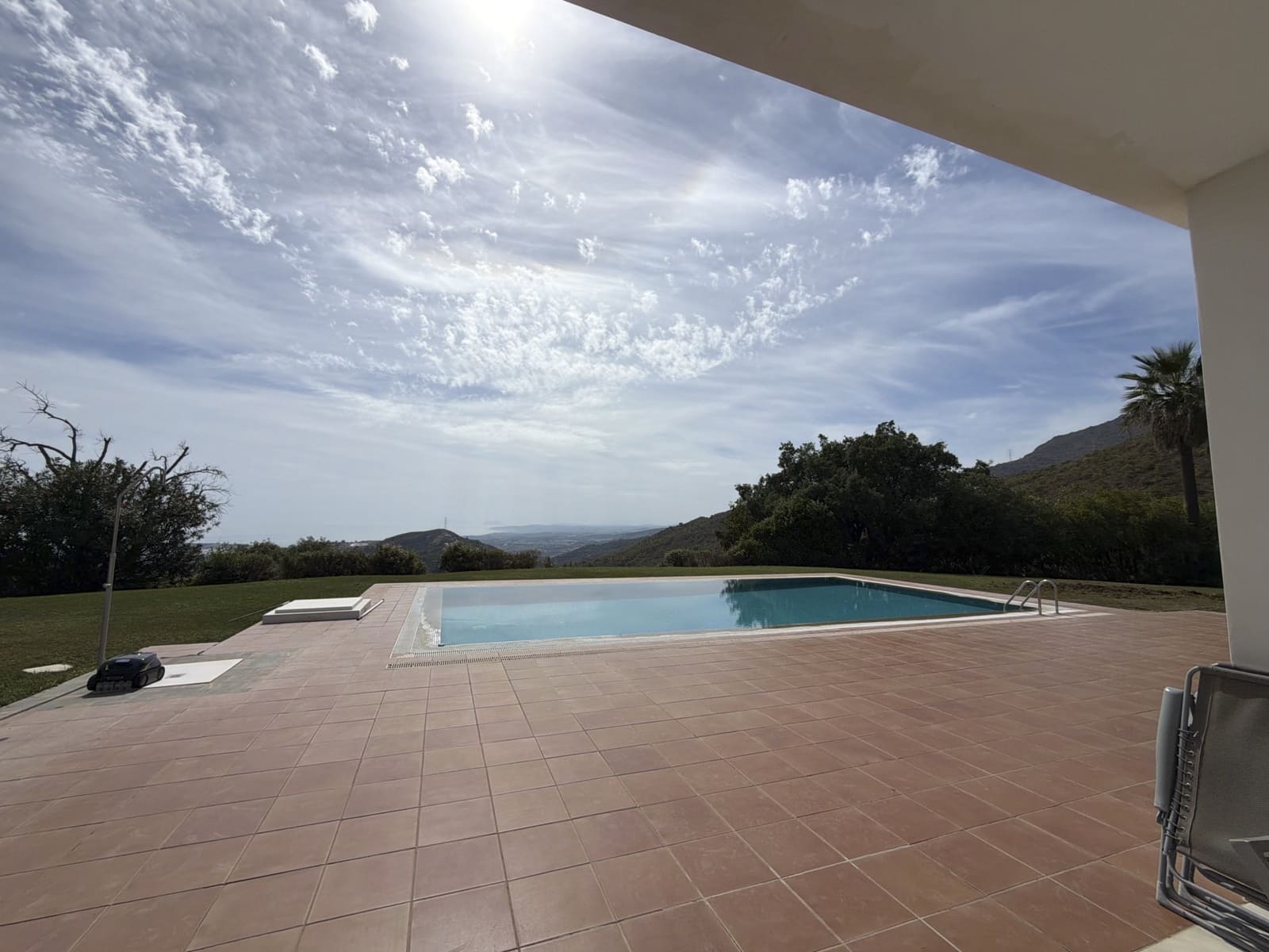 4 bedroom Villa for sale in Estepona with pool garage - € 2,500,000 (Ref: 10148440)