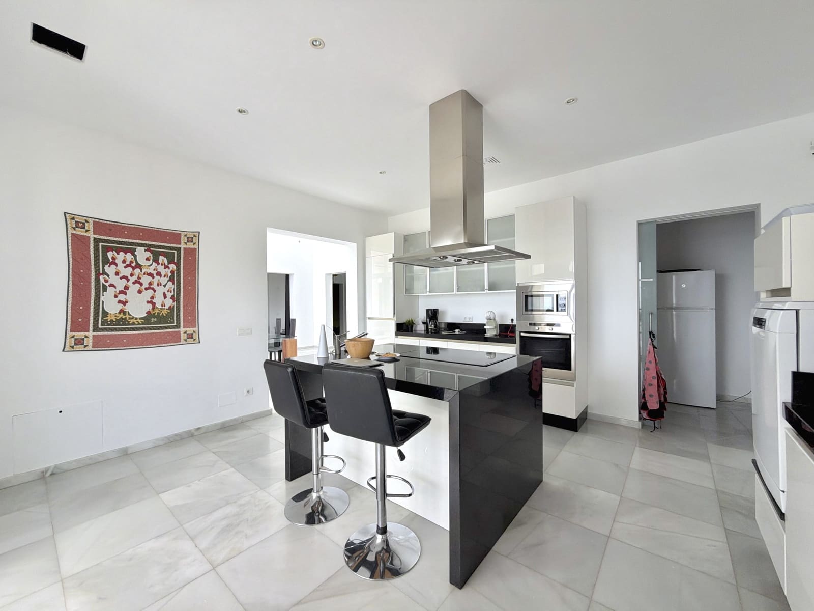 4 bedroom Villa for sale in Estepona with pool garage - € 2,500,000 (Ref: 10148440)
