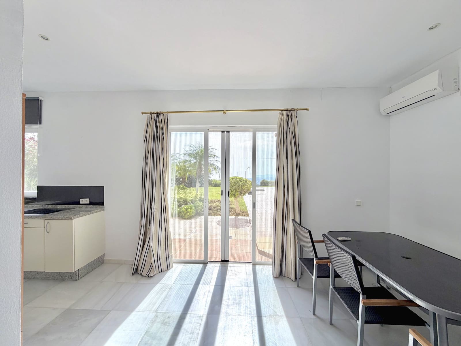 4 bedroom Villa for sale in Estepona with pool garage - € 2,500,000 (Ref: 10148440)
