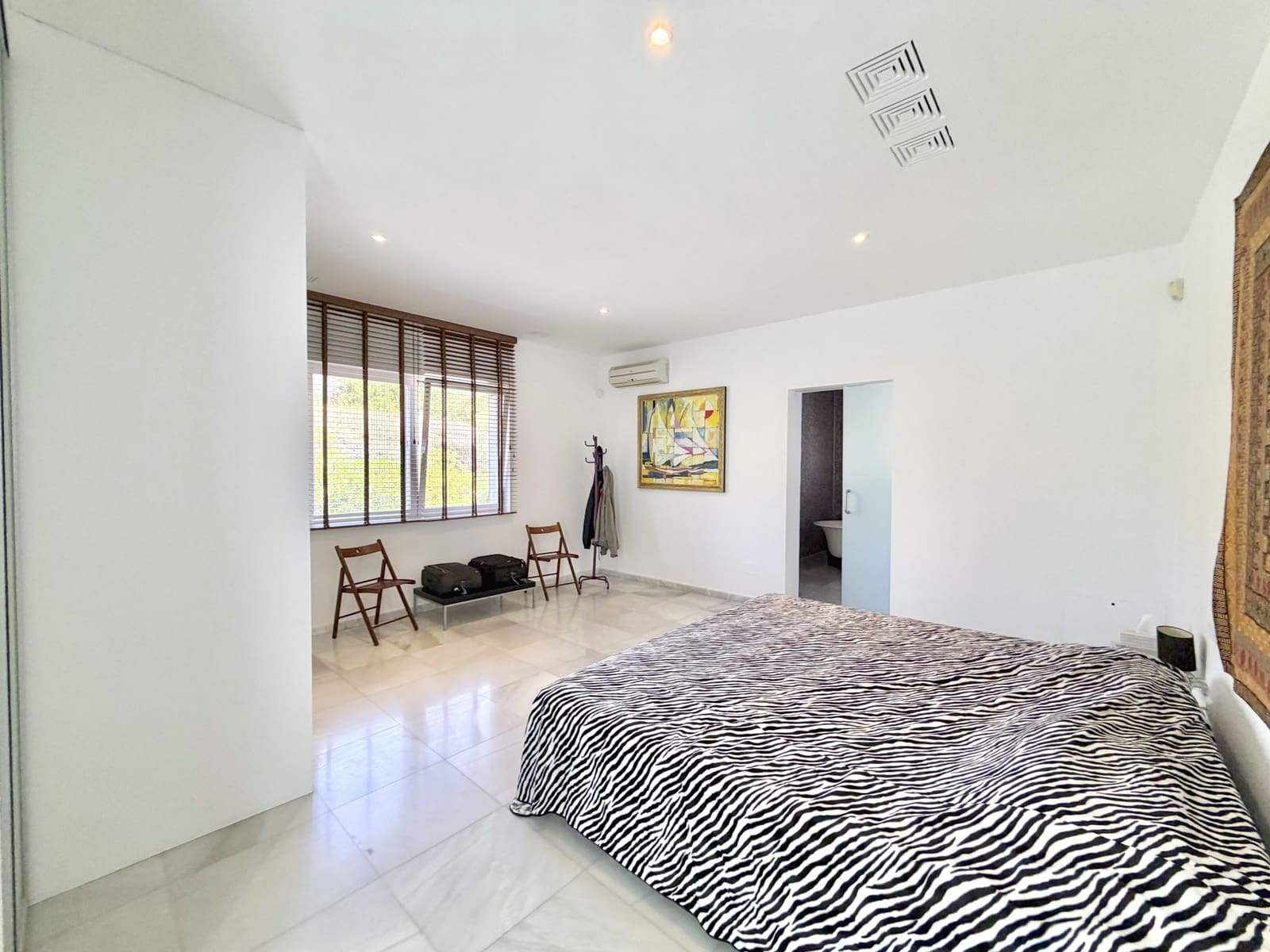 4 bedroom Villa for sale in Estepona with pool garage - € 2,500,000 (Ref: 10148440)