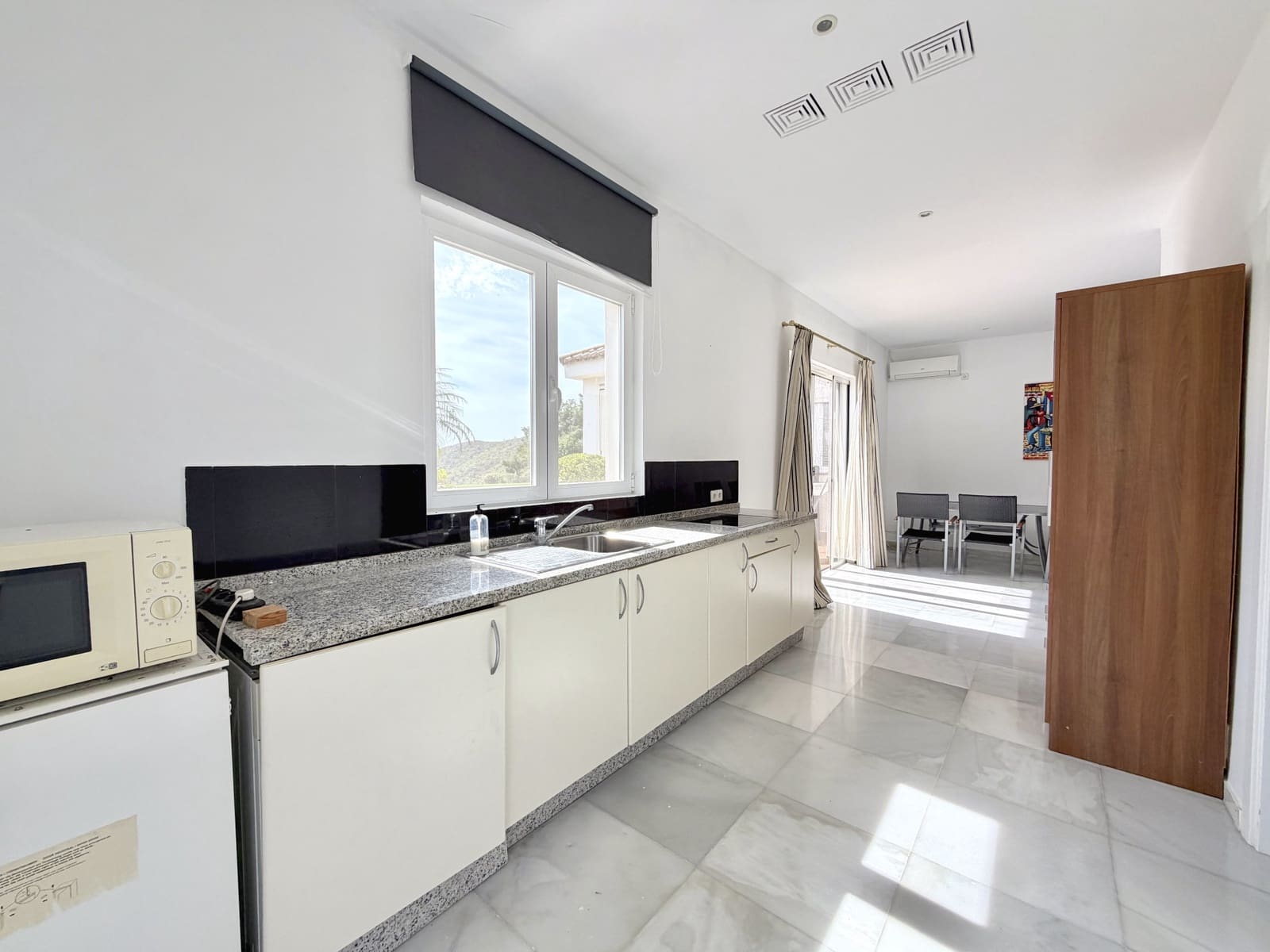 4 bedroom Villa for sale in Estepona with pool garage - € 2,500,000 (Ref: 10148440)