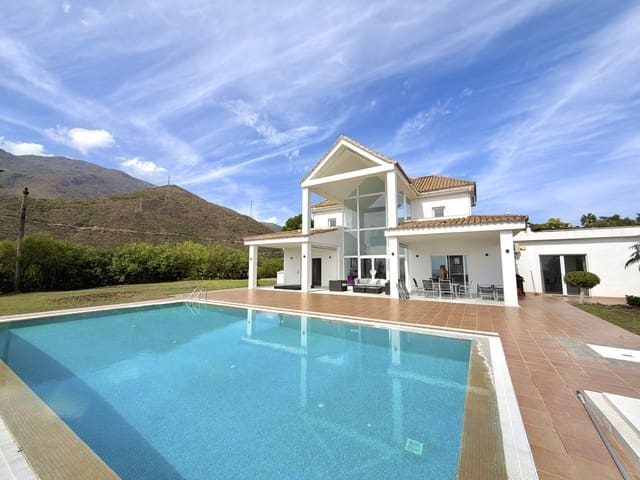 4 Zimmer Villa zu verkaufen in Altos de Estepona, Estepona mit Pool Garage - 2.500.000 € (Ref: 10148440)