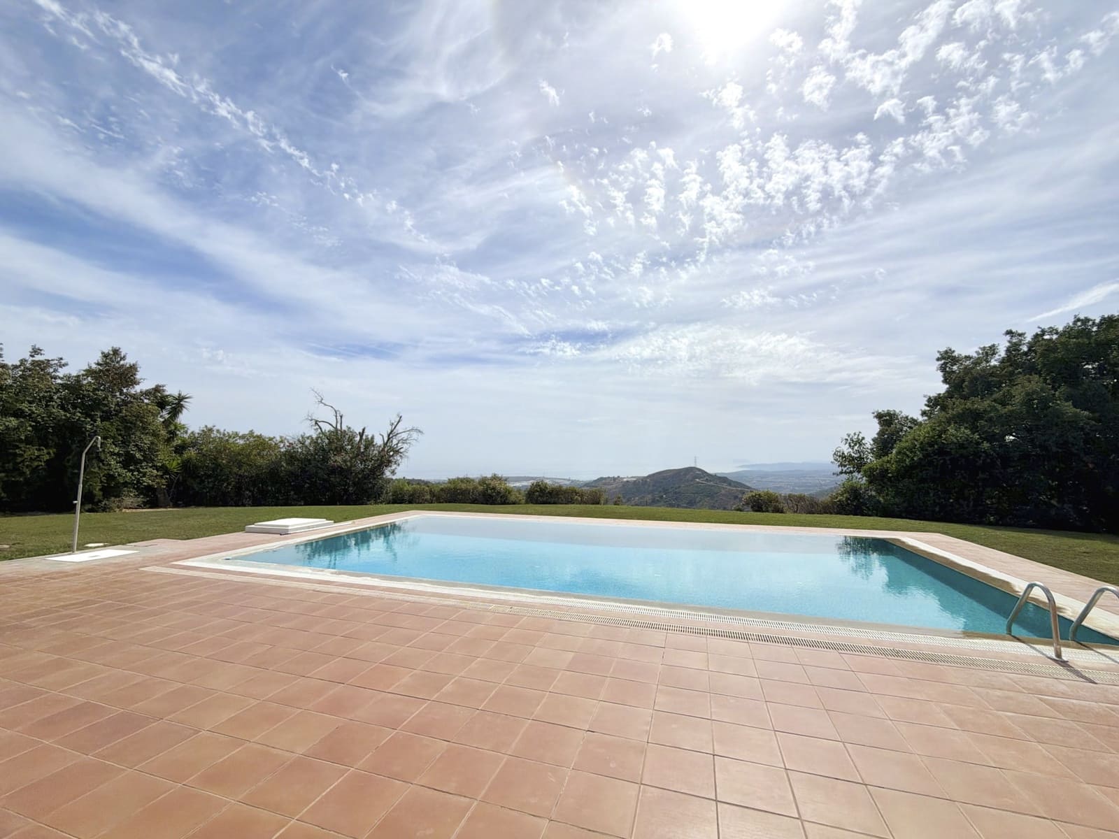 4 bedroom Villa for sale in Estepona with pool garage - € 2,500,000 (Ref: 10148440)