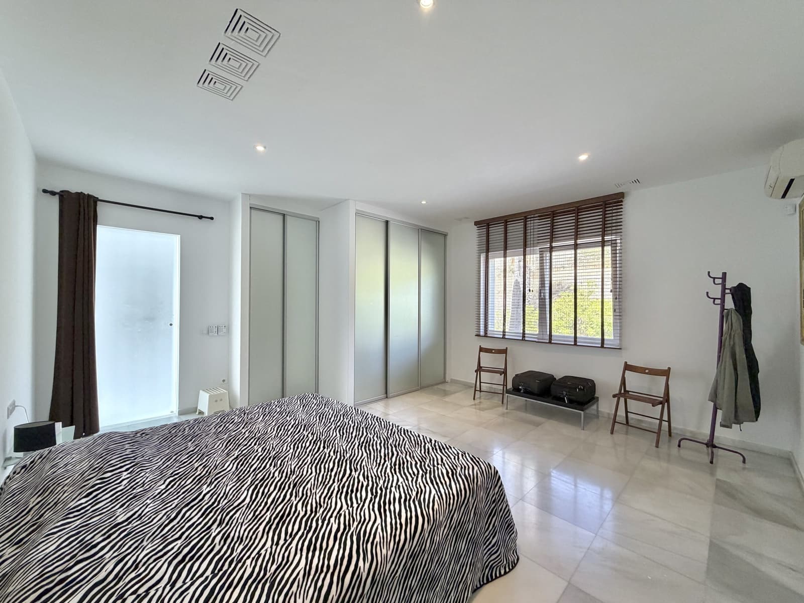 4 bedroom Villa for sale in Estepona with pool garage - € 2,500,000 (Ref: 10148440)
