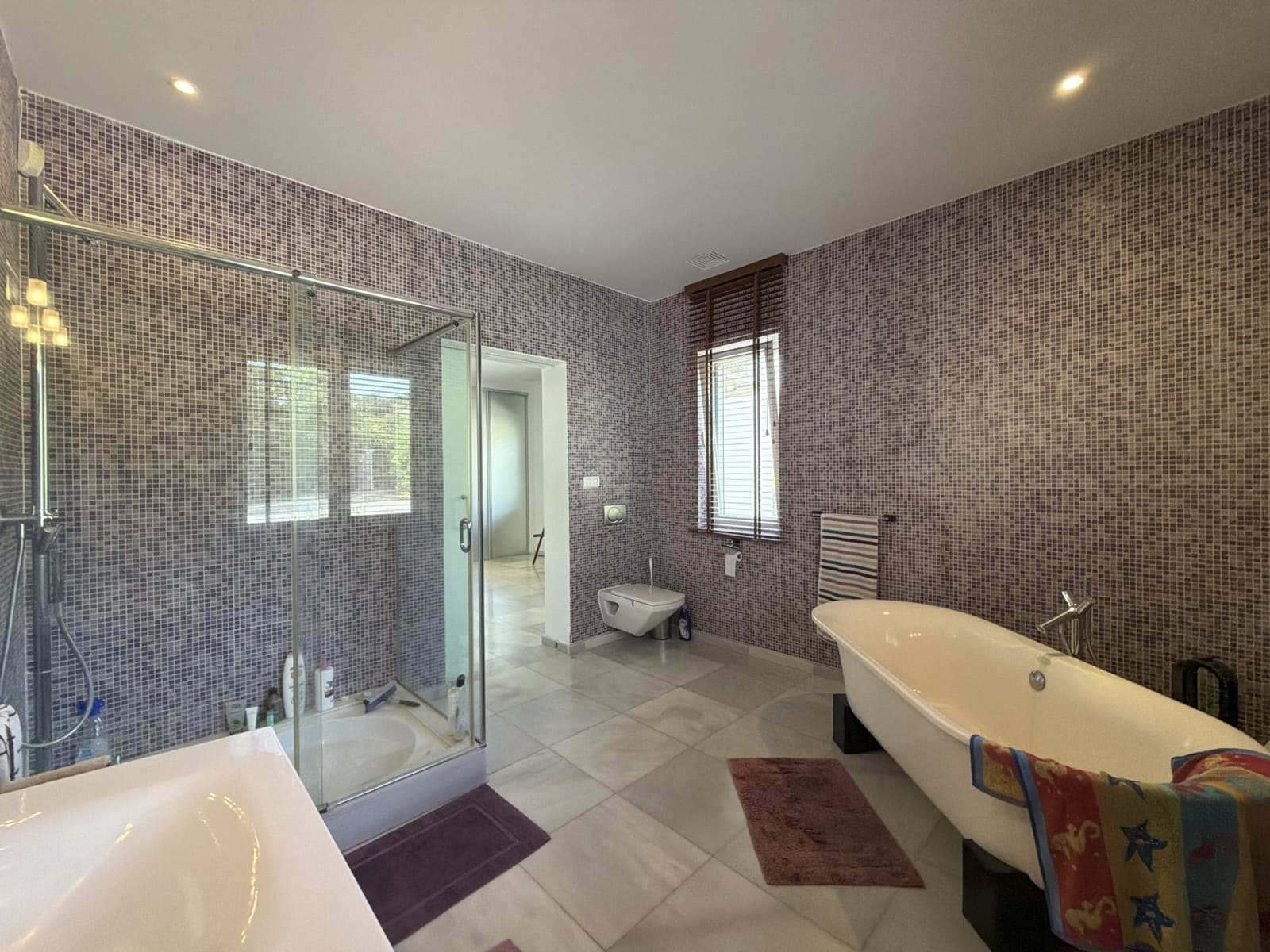 4 bedroom Villa for sale in Estepona with pool garage - € 2,500,000 (Ref: 10148440)