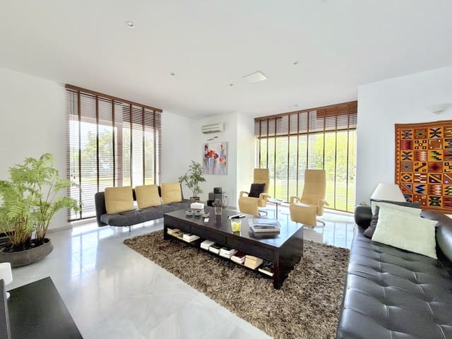4 Zimmer Villa zu verkaufen in Altos de Estepona, Estepona mit Pool Garage - 2.500.000 € (Ref: 10148440)