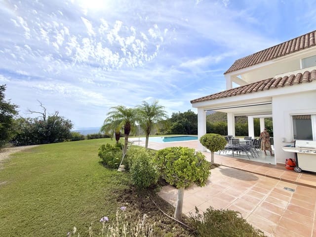 4 Zimmer Villa zu verkaufen in Altos de Estepona, Estepona mit Pool Garage - 2.500.000 € (Ref: 10148440)
