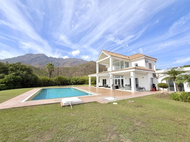 4 Zimmer Villa zu verkaufen in Altos de Estepona, Estepona mit Pool Garage - 2.500.000 € (Ref: 10148440)