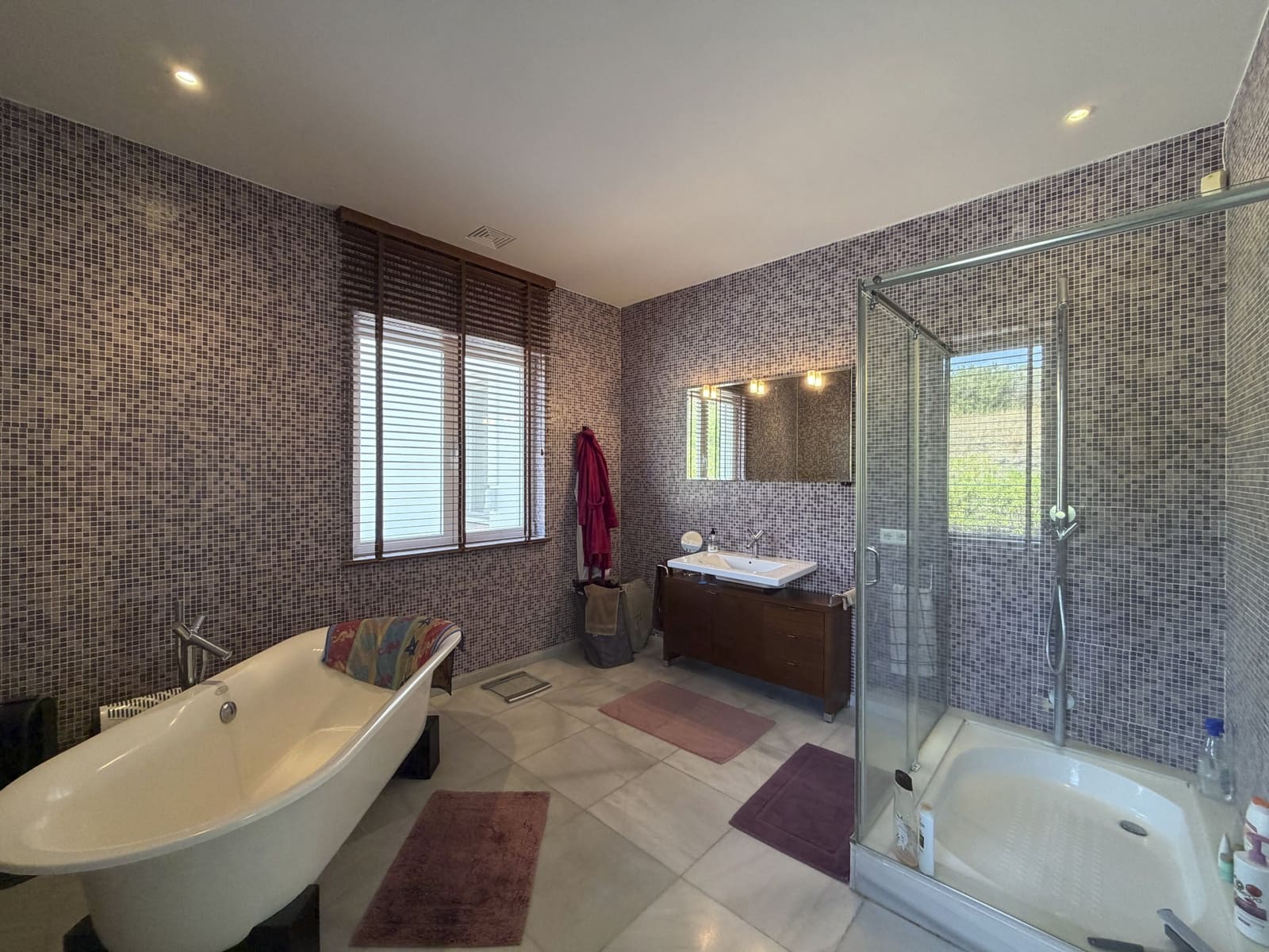 4 bedroom Villa for sale in Estepona with pool garage - € 2,500,000 (Ref: 10148440)