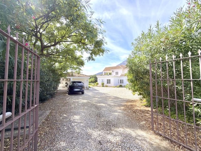 4 Zimmer Villa zu verkaufen in Altos de Estepona, Estepona mit Pool Garage - 2.500.000 € (Ref: 10148440)